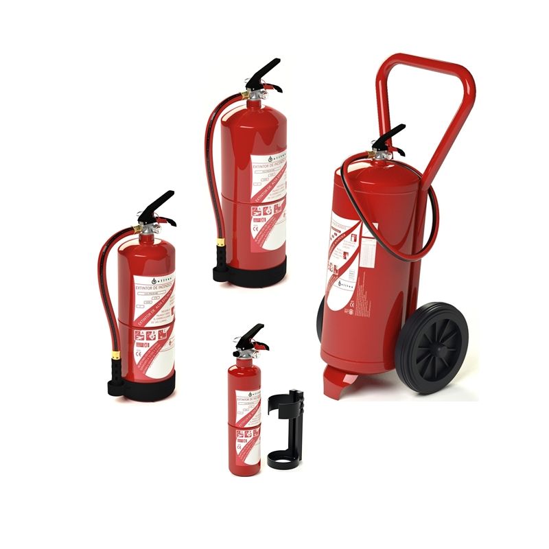 Cuatro extintores de Polvo ABC de diferentes tamaños sobre fondo blanco. Uno de ellos con ruedas y asa para transporte
